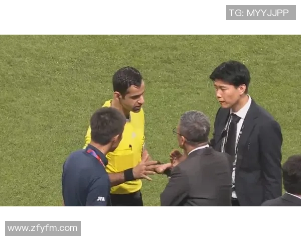 武磊赛场爆发小插曲，裁判如何处理？